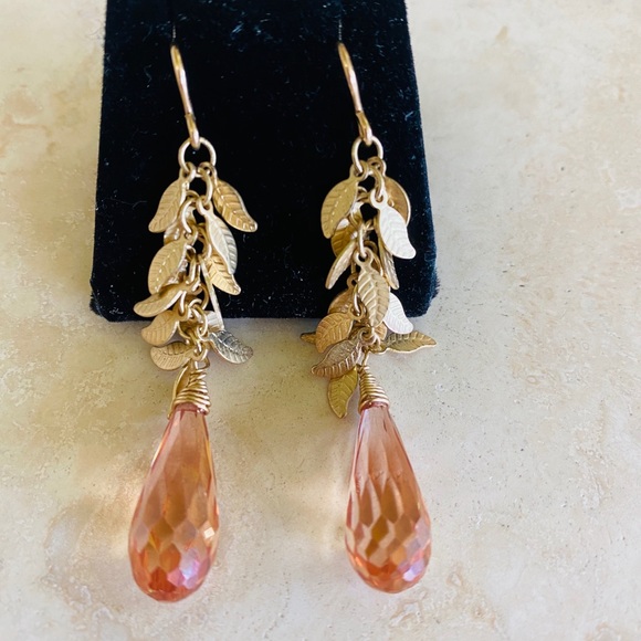 Jewelry - NWOT gold drop leaf earrings with rose crystals